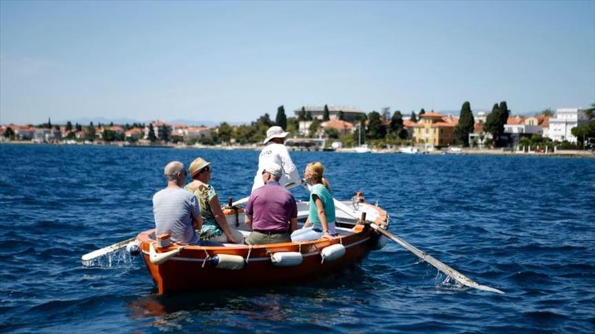 القوارب البدائية وسيلة تنقل في "زادار" الكرواتية