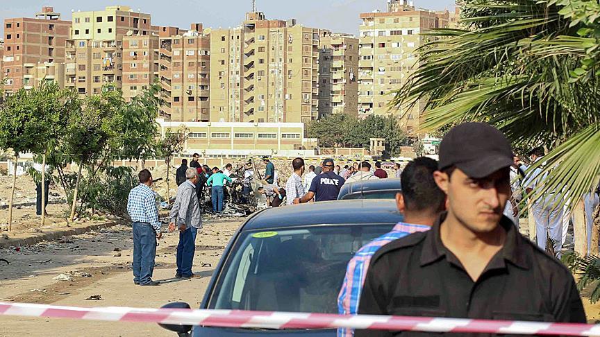 Roadside bomb kills Egyptian policeman in Cairo