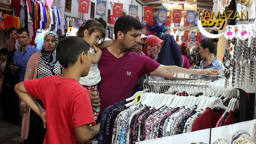 Tarihi Kapalı Çarşı'da bayram hareketliliği