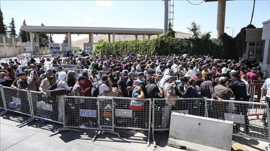 لقضاء عطلة العيد.. 114 ألف سوري يغادرون من معبر تركي 