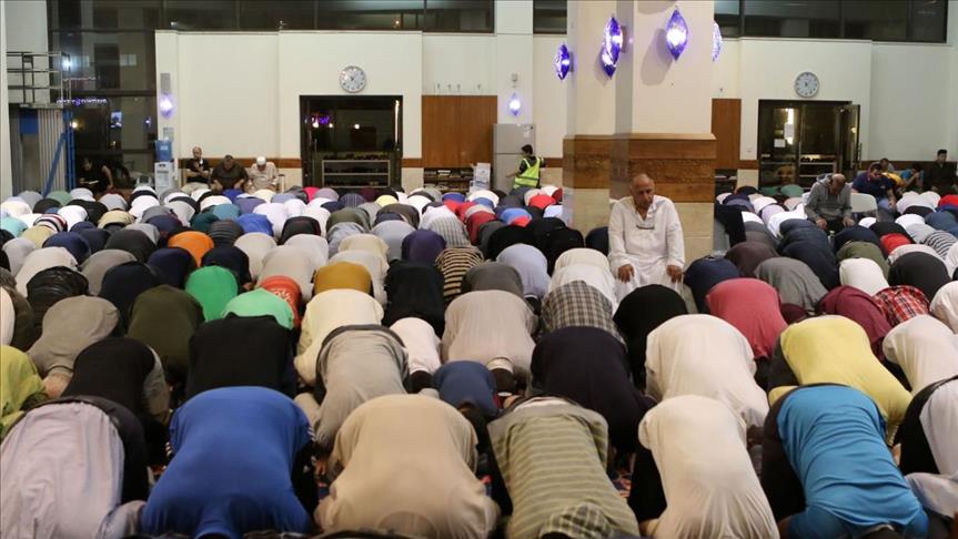 مساجد الأردن تفيض بالمصلين إحياءً لـ "ليلة القدر" 