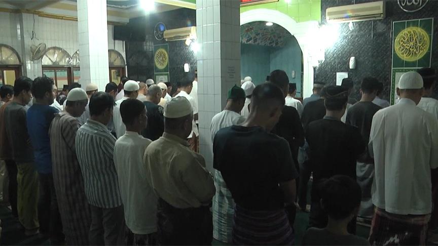 Endonezya'da ramazanın son teravih namazı kılındı