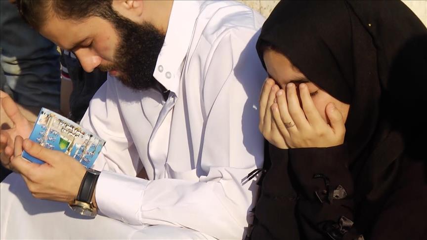 "زيارة مقابر الراحلين".. أول الطقوس بعد صلاة العيد في غزة (تقرير)