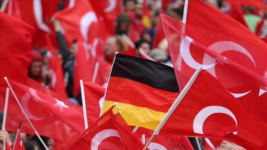 Turks in Germany alienated from politics: Survey