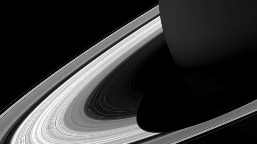Cassini, Satürn'ün aydınlanma çizgisini görüntüledi