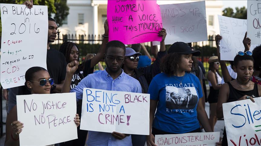 US: Alton Sterling’s family sue city in father’s death