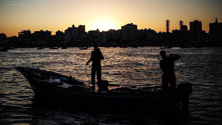 إسرائيل تقلص مساحة الصيد ببحر غزة إلى 6 أميال