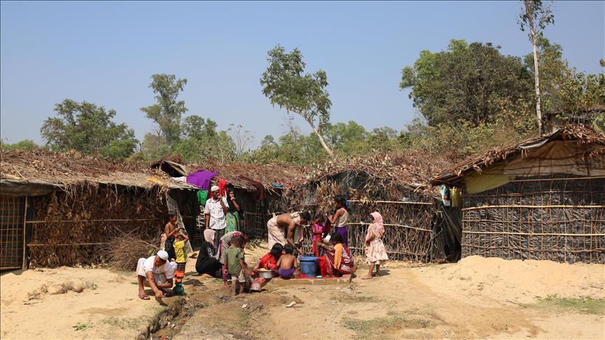 Mianmari mbyll tre kampe refugjatësh në shetin Rakhine