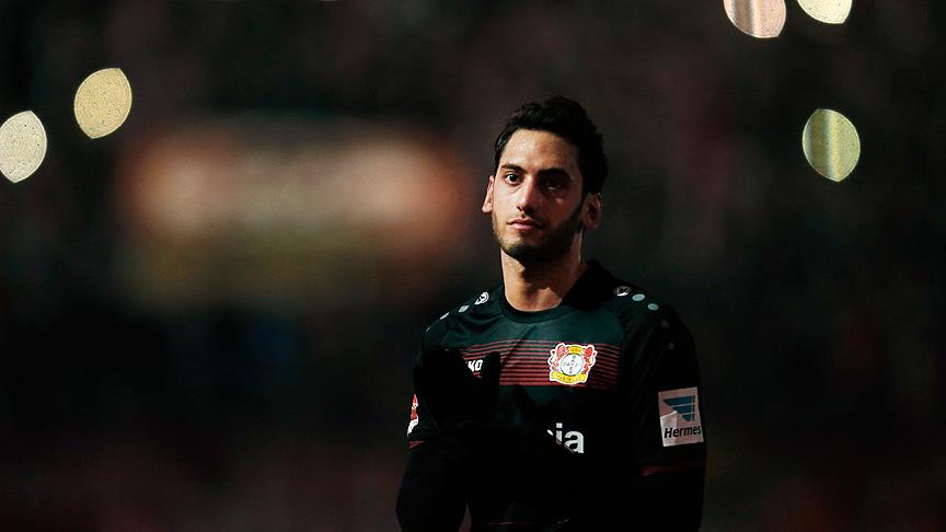 Hakan Çalhanoğlu resmen Milan'da