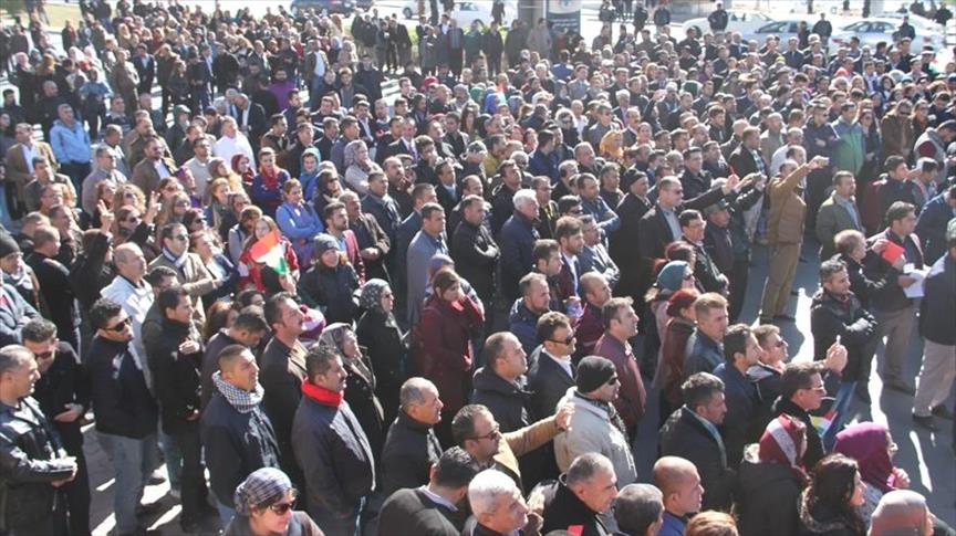 State-employed Iraqi teachers protest salary delays