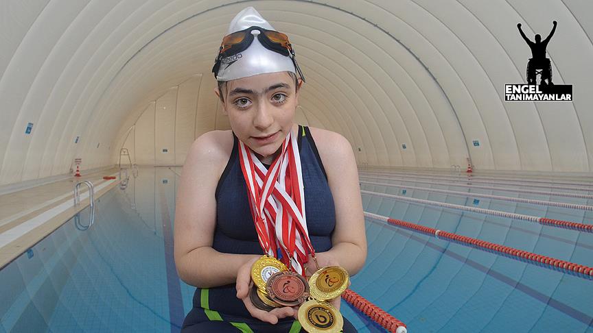 Tedavi amaçlı başladığı yüzmede 14 kez Türkiye şampiyonu oldu