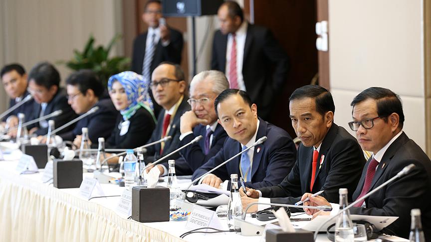 Endonezya Cumhurbaşkanı Widodo iş adamlarıyla bir araya geldi