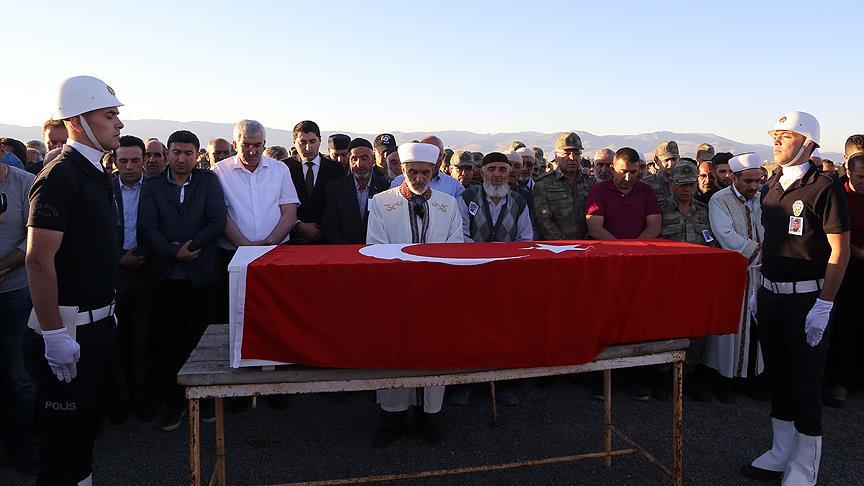 Terör örgütü PKK'nın saldırısında yaşamını yitiren operatör son yolculuğuna uğurlandı