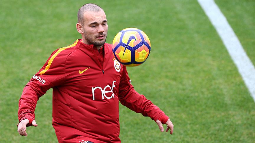 Sneijder Galatasaray'da antrenmanlara başlıyor