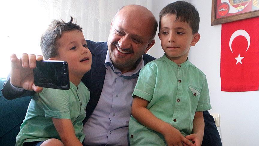 Bakan Isik Tan Sunnet Olan Sehit Cocuklarina Ziyaret