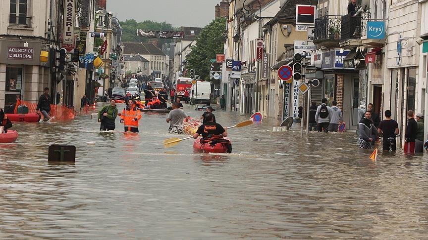 Paris hit by severe thunderstorms, torrential rain