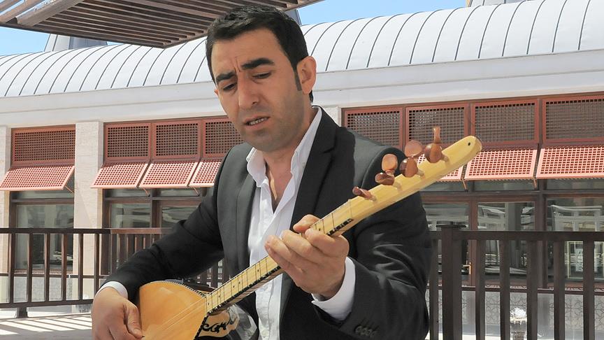 Darbe girişimi sabahı şiirini yazdı, birinci yılında besteledi