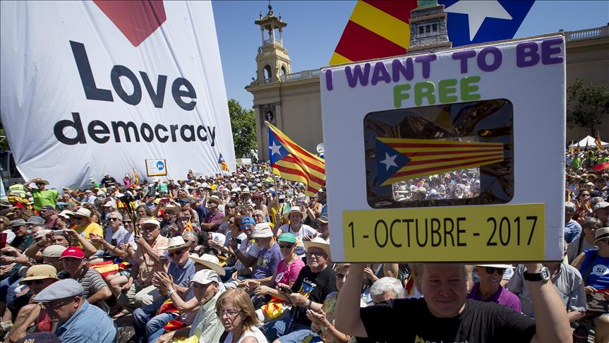 Spanish PM blasts Catalan 'purge' in referendum runup