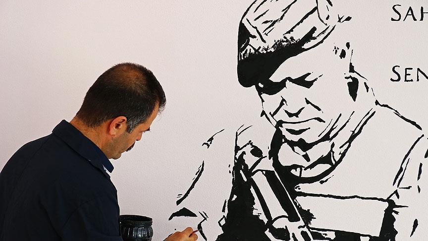 Şehitlerin hatırasını okul ve yurtların duvarlarında yaşatıyor