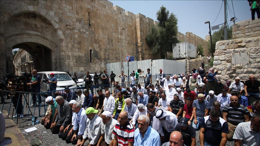 Palestinians protest Israeli measures at Al-Aqsa