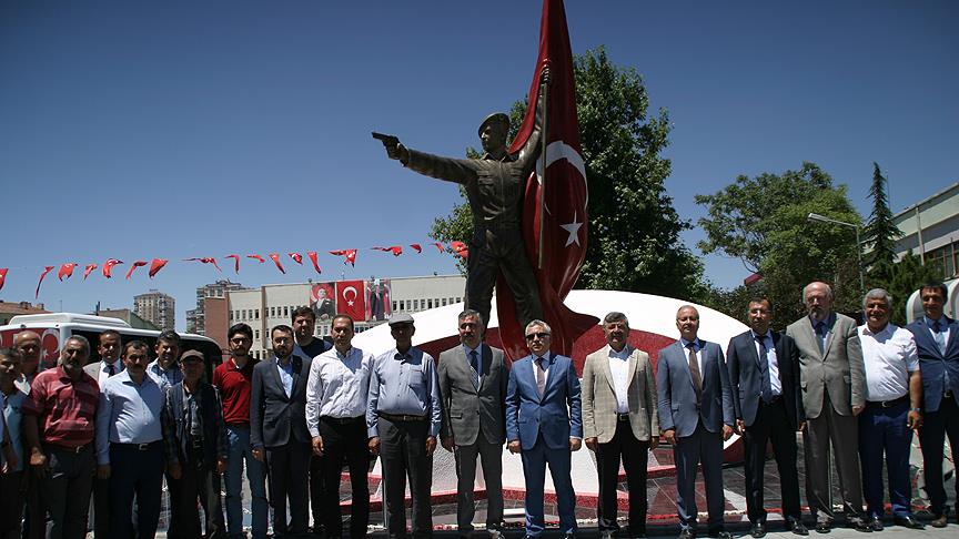 Şehit Ömer Halisdemir heykeli memleketi Niğde'de törenle açıldı