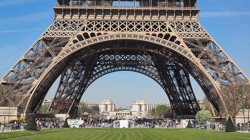 Нови безбедносни мерки за туристи во Париз