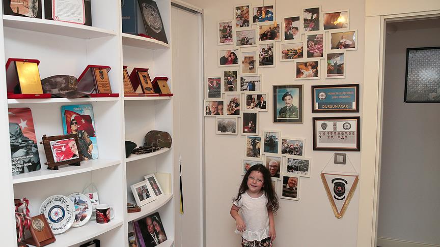 Şehit eşinin hatıralarını 'özel oda'da yaşatıyor