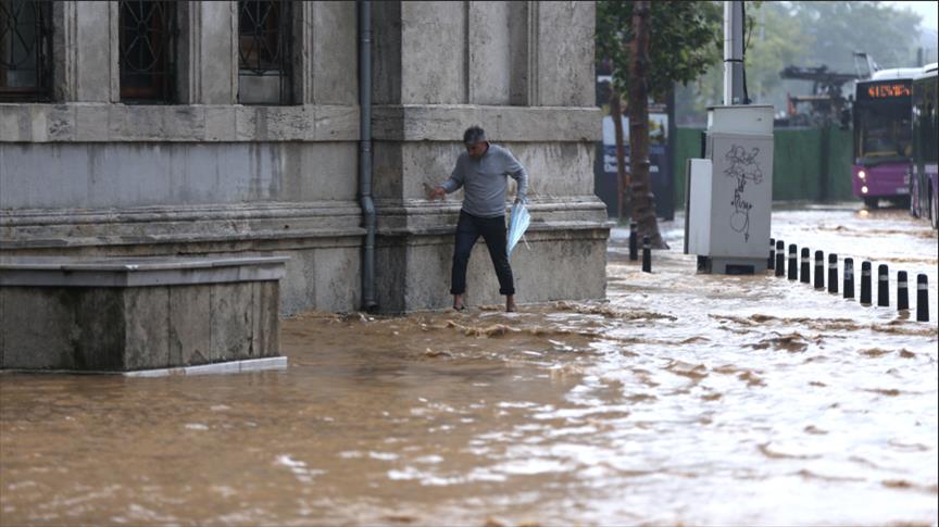 وزير النقل التركي: انهمار250 كغ من الأمطار على كل متر مربع في إسطنبول