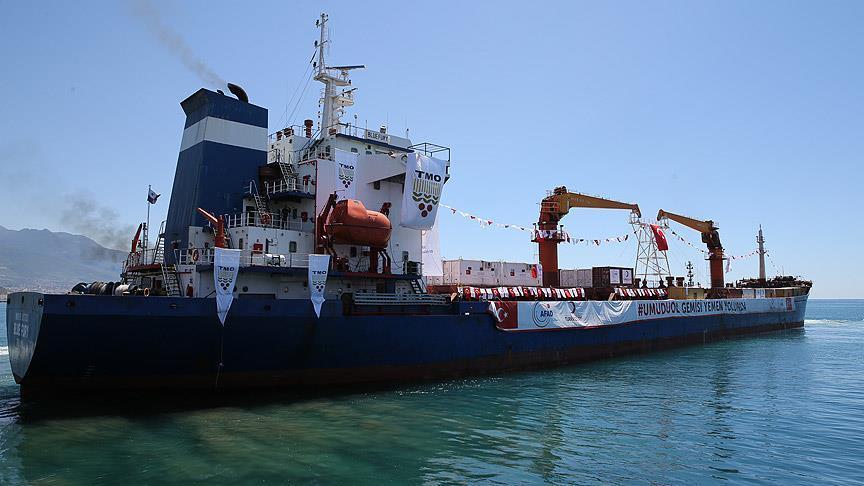 Türkiye'nin Yemen'e gönderdiği yardım gemisi Aden Limanı'nda yükünü boşaltmaya başladı