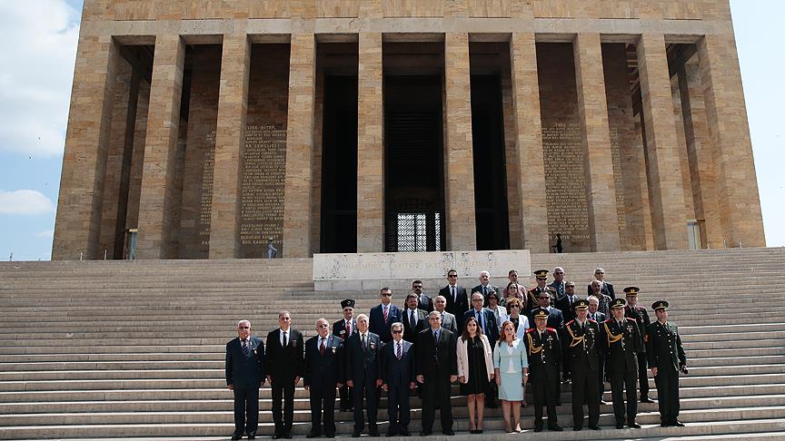 KKTC'nin Ankara Büyükelçisi Korkut Anıtkabir'i ziyaret etti