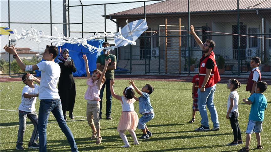 همایش بادبادک پرانی کودکان ترک و سوری در کیلیس ترکیه