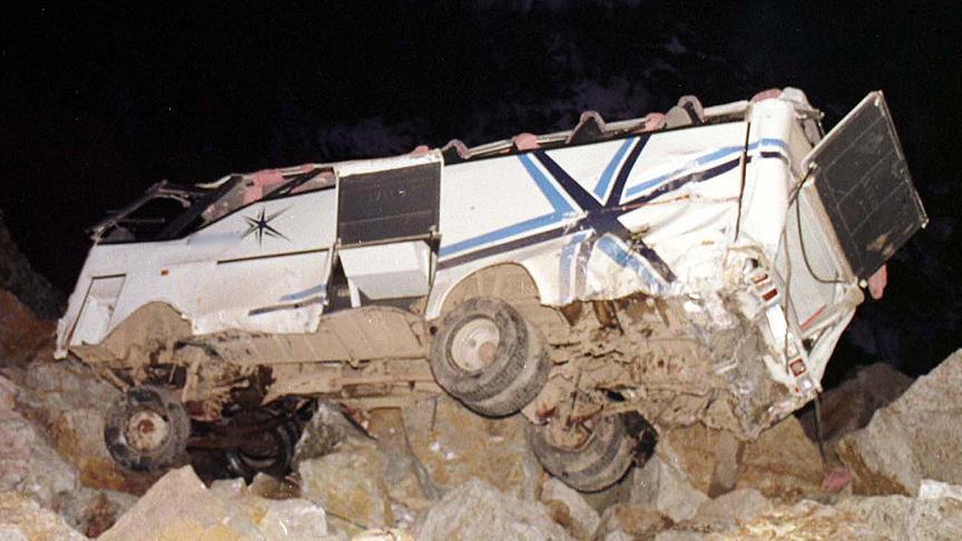 28 killed as bus falls into gorge in northern India 