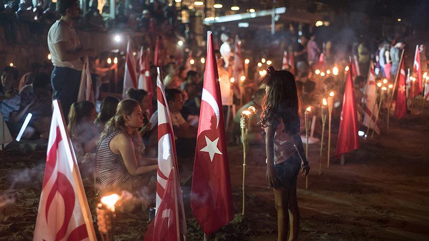 KKTC'de Yavuz Çıkarma Plajı'nda şafak nöbeti tutuldu