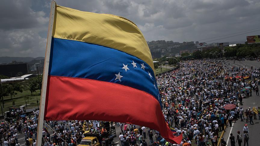 إضراب عام في فنزويلا احتجاجا على خطة الرئيس لإعادة صياغة الدستور 