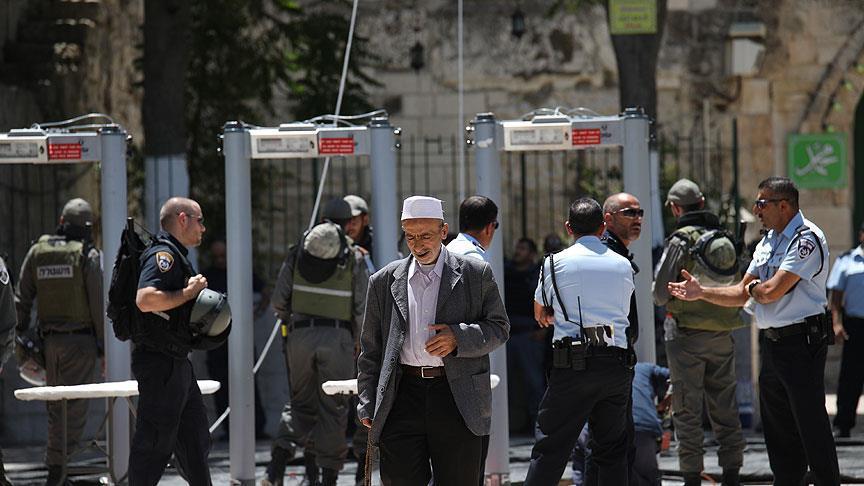 Israel to remove metal detectors at Al-Aqsa compound