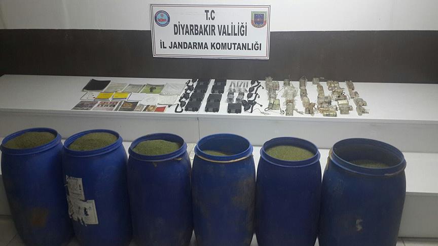 Diyarbakır'da çok sayıda mühimmat ve uyuşturucu madde ele geçirildi