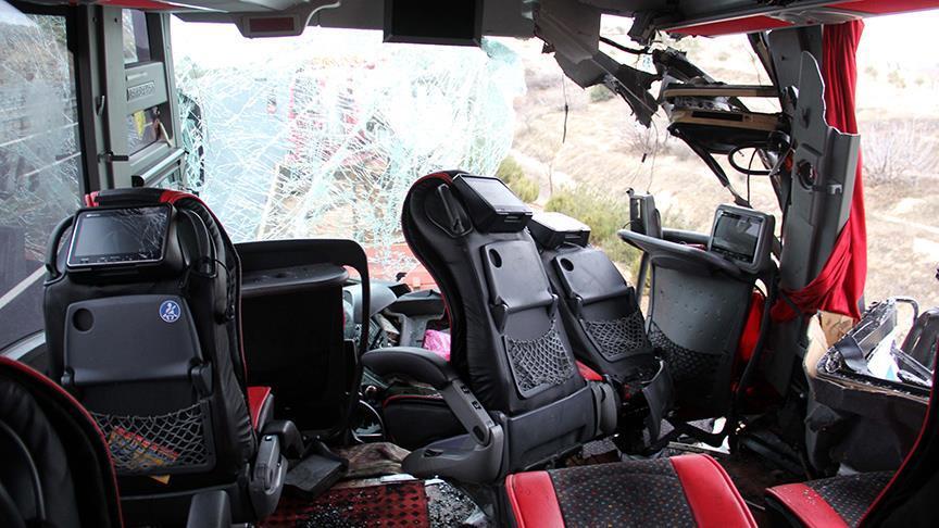 واژگونی اتوبوس در افغانستان 14 قربانی گرفت