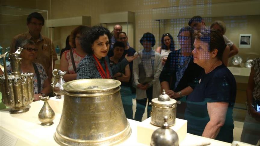 متحف المتروبوليتان في نيويورك يواجه الإسلاموفوبيا