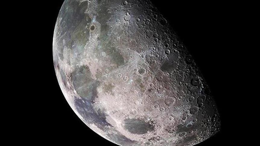US scientists find evidence of water inside moon