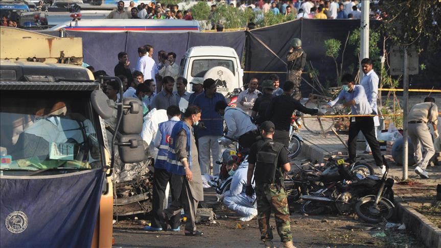 Suicide attacker kills 26 in Pakistan's Lahore