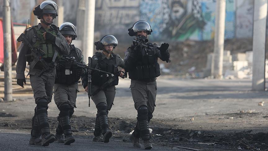 İsrail askerleri Kudüs'te bir Filistinliyi başından yaraladı