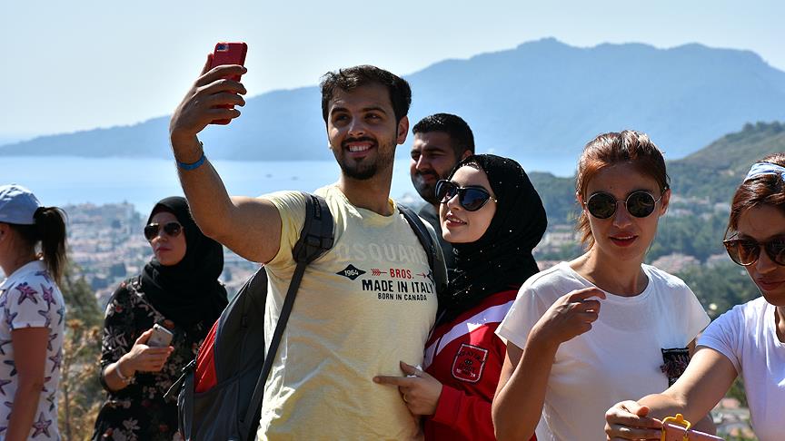 Marmaris'te Ortadoğulu turistler yüzleri güldürüyor