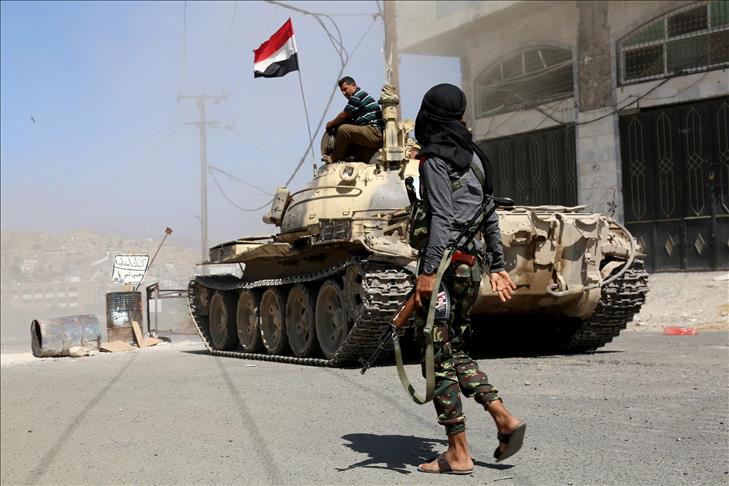 Yemeni government forces gain control of military camp