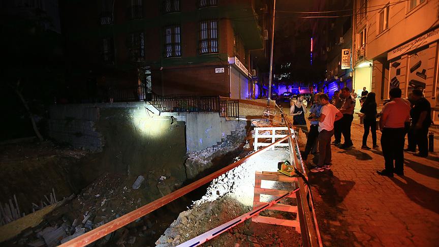 Şişli’de istinat duvarı çöktü 5 katlı bina boşaltıldı