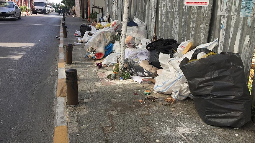 Şişli Belediyesi önündeki eylem nedeniyle çöpler sokaklarda kaldı
