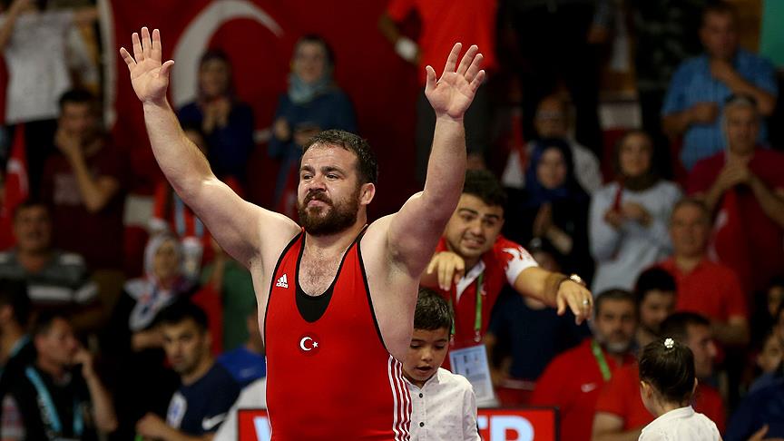 'Artık şampiyon güreşçiler yetiştireceğim'