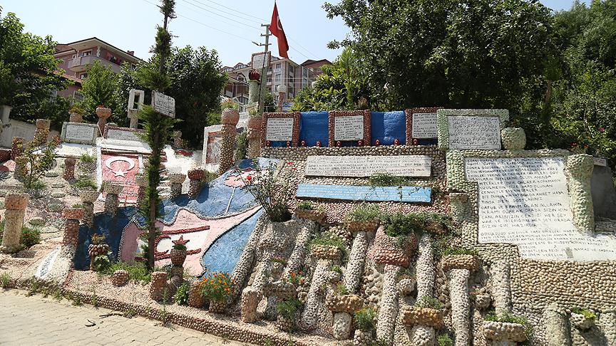 Emekli imam sokağını taş süsleme sanatıyla güzelleştirdi