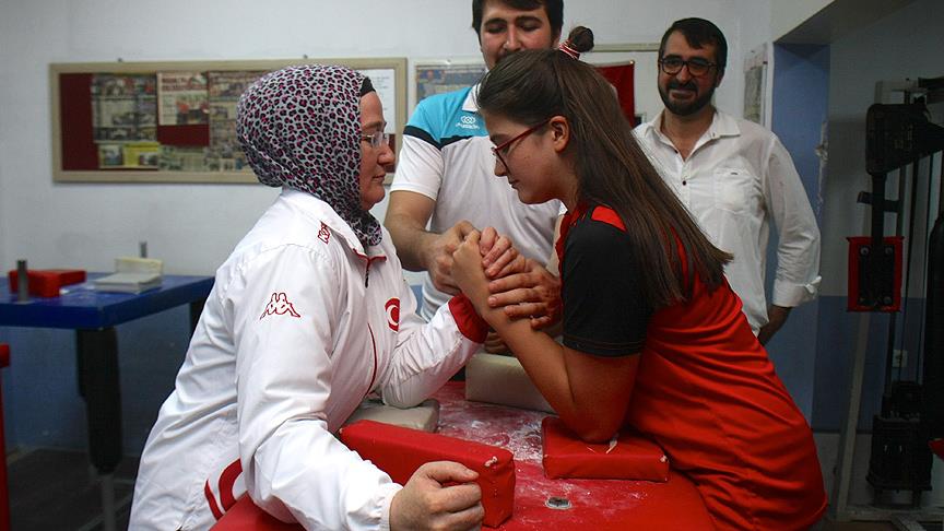 Bu ailenin 'bileği' bükülemiyor 