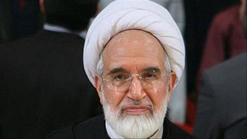 انتقال مهدی کروبی به اتاق عمل