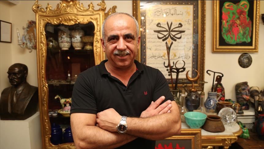 من بائع خردوات لملك الأنتيكات.. حكاية تركي قفز من قاع الفقر إلى قمة الثراء